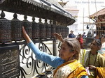 Hindi-Boeddhisten bij de 'monkey-temple'.